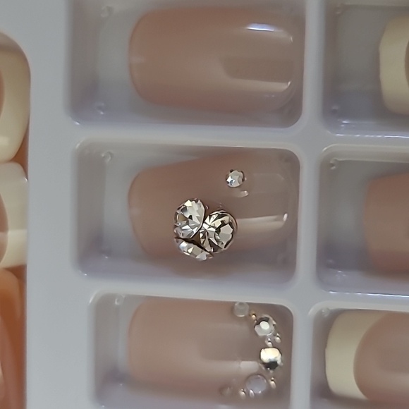 Rhinestone French Manicure Press On Nails - Picture 13 of 14